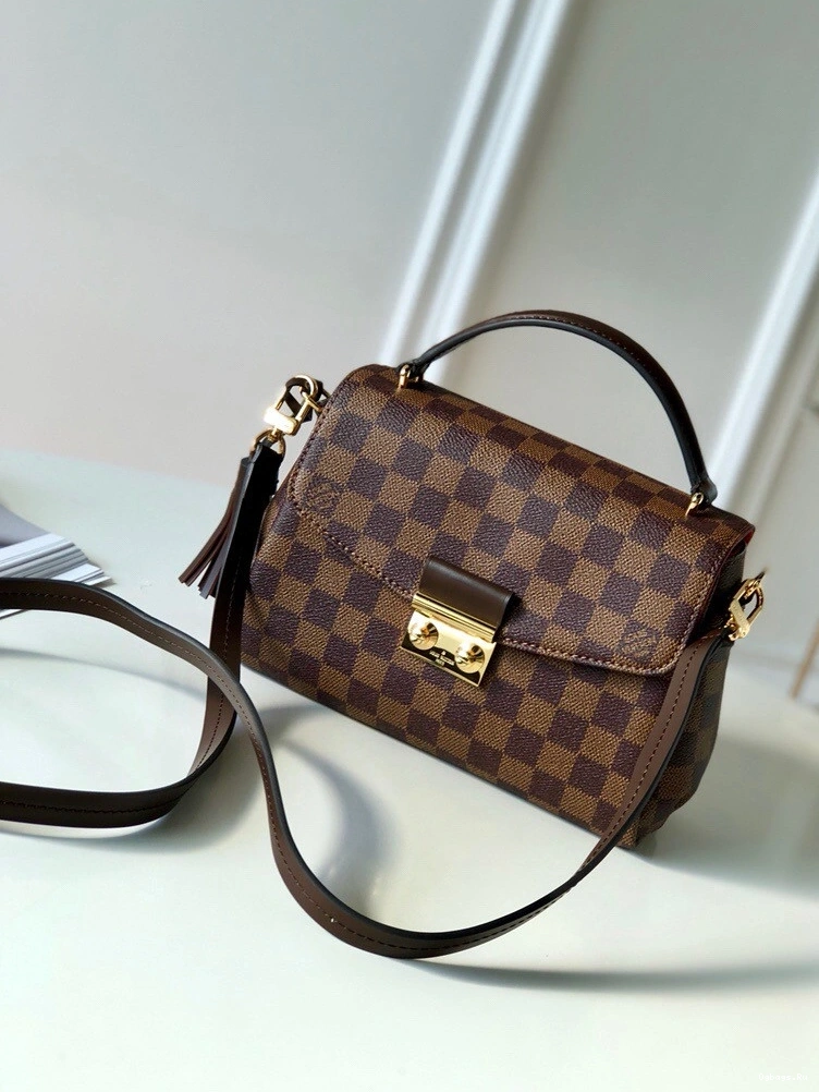 Vuitton CROISETTE Louis 0524